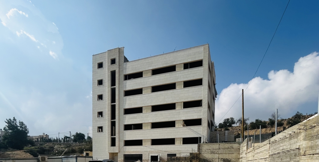 البدء في تشطيب المستشفى 